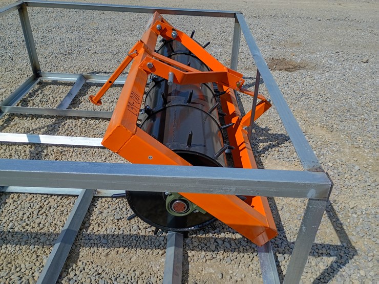 #l39-001-•-wolverine-3-point-roller-w/-spikes-image-4
