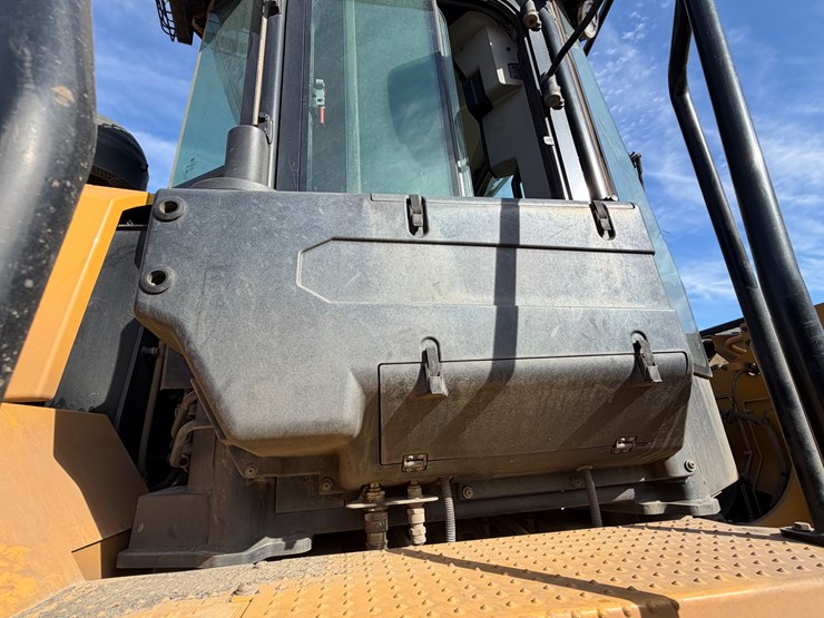 caterpillar-966m-image-37