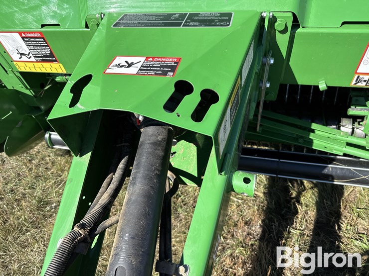 2022-john-deere-560m-image-17