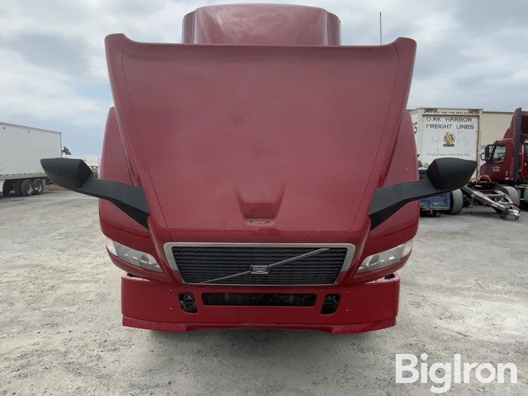 2017-volvo-vnm42t-truck-tractor-image-9