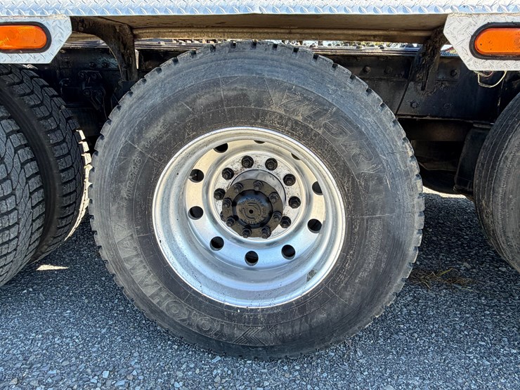 #29385-•-kenworth-tri-axle-truck-tractor-image-15