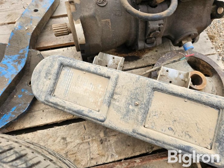 new-holland-l775-image-17