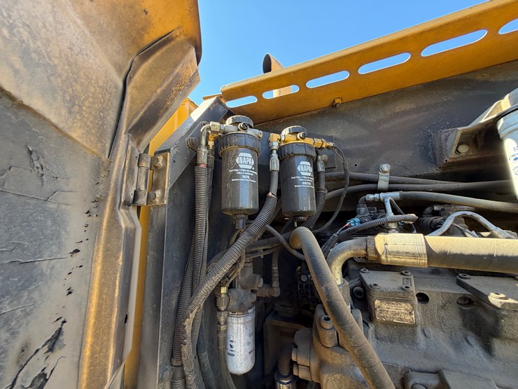 deere-200-lc-image-25