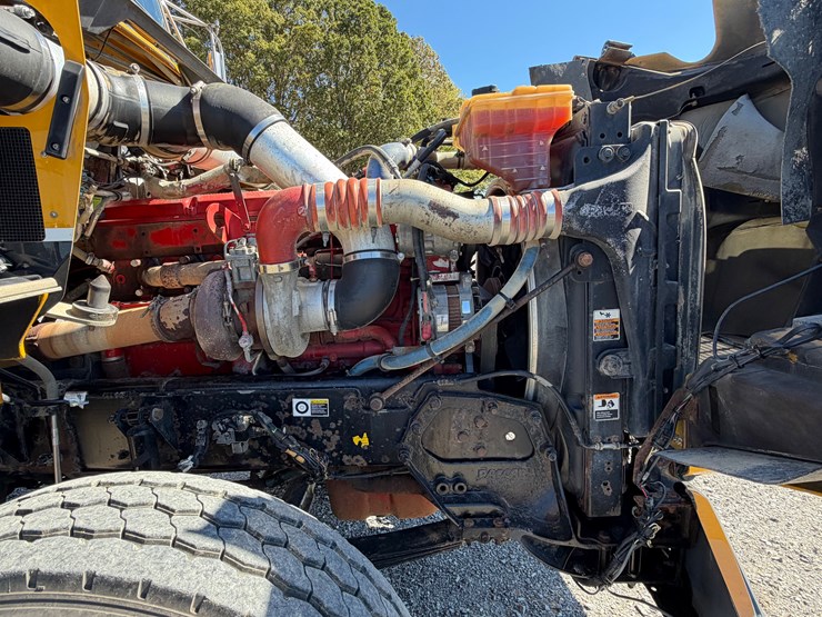 #29385-•-kenworth-tri-axle-truck-tractor-image-28