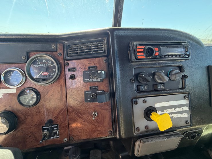 #29386-•-peterbilt-quad-axle-flatbed-truck-image-50