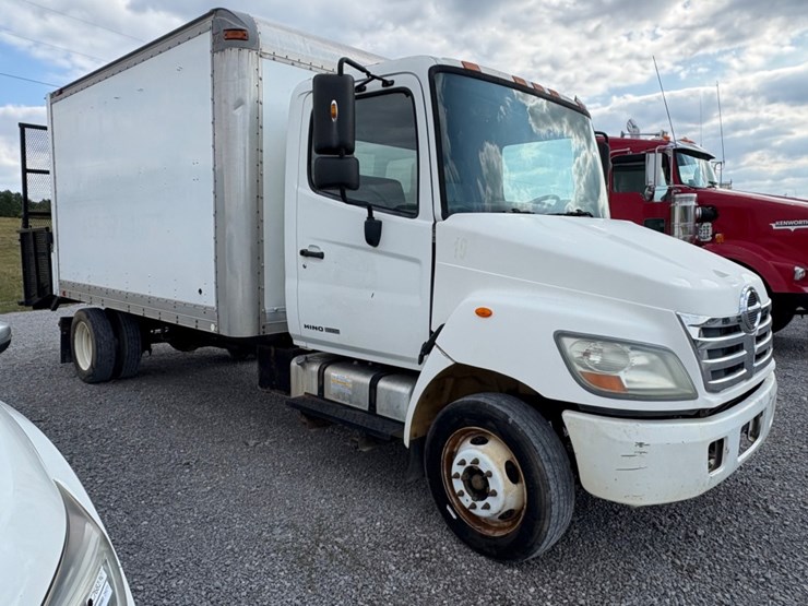 #29361-•-2009-hino-single-axle-box-truck-image-2