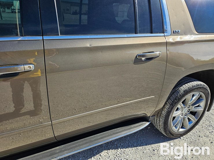 2016-chevrolet-suburban-image-15