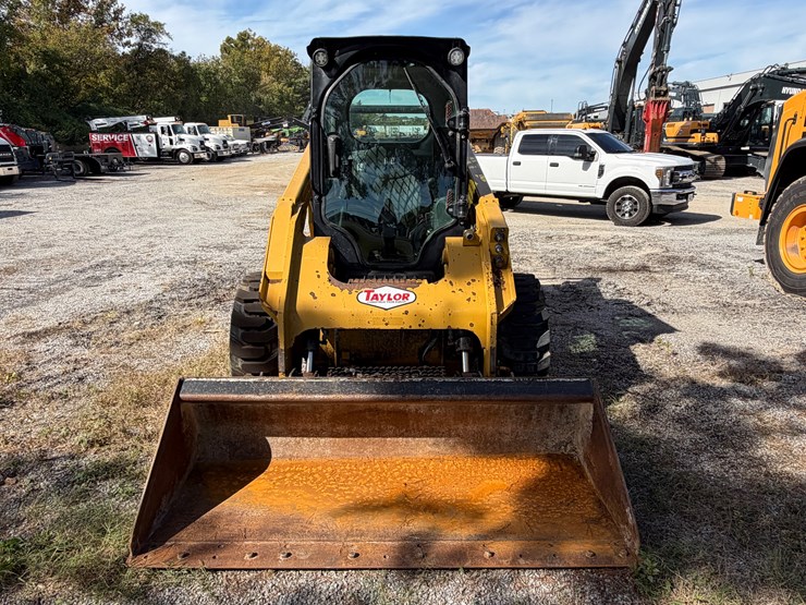 caterpillar-262d3-image-2