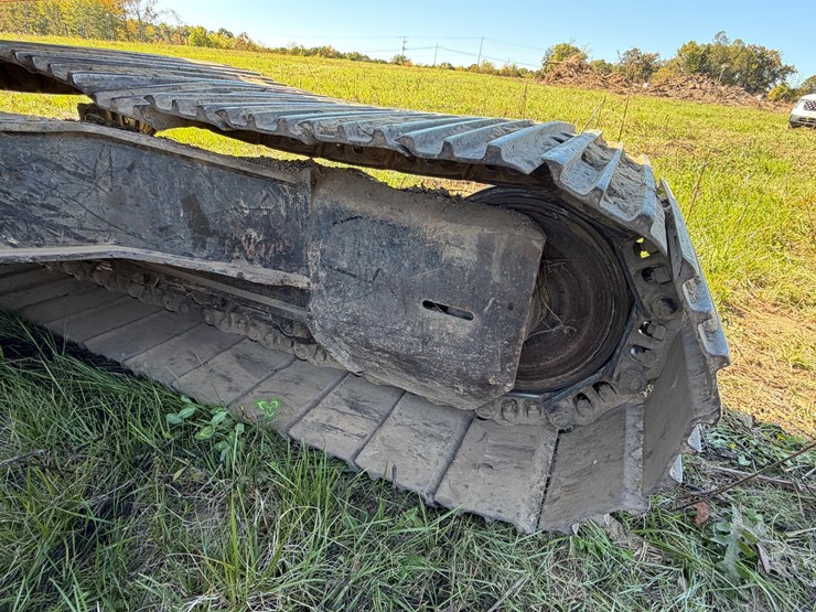 deere-200-lc-image-13