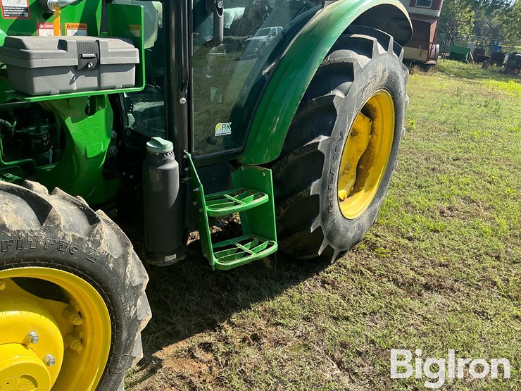 2022-john-deere-5075e-image-16