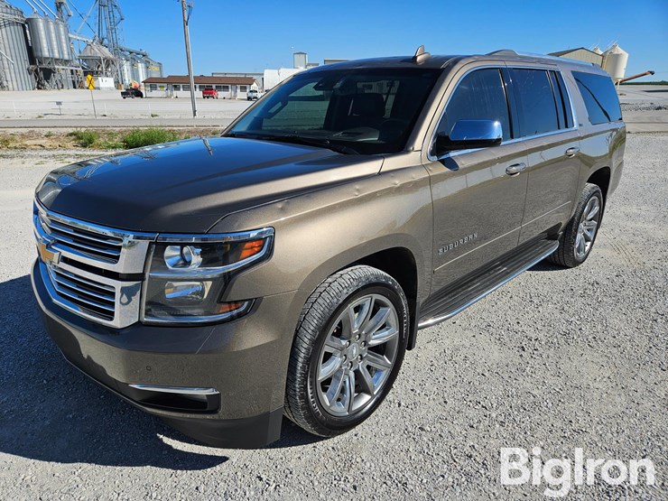 2016-chevrolet-suburban-image-1