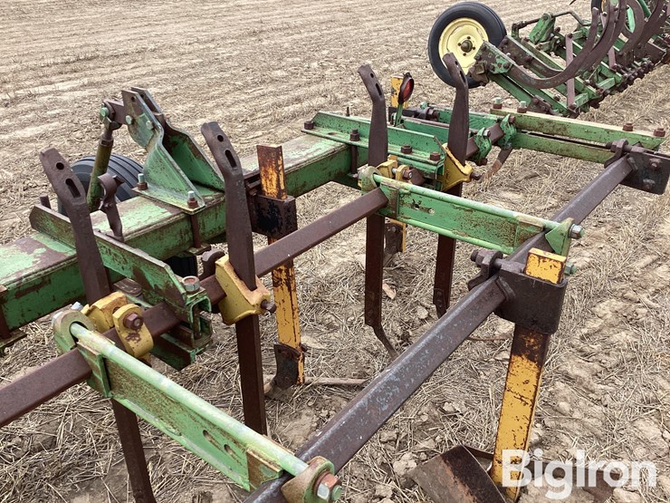 john-deere-28-image-18