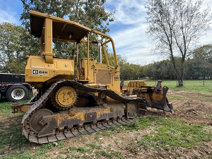 caterpillar-d4h-image-3