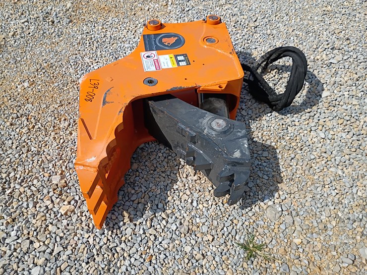 #l39-008-•-wolverine-hydraulic-clamp-excavator-attachment-(8t)-image-2