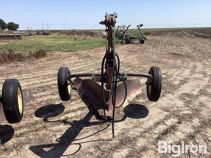 john-deere-12-image-2