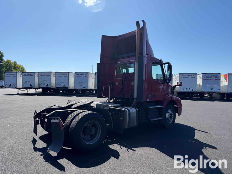 2017-volvo-vnm42t-truck-tractor-image-5