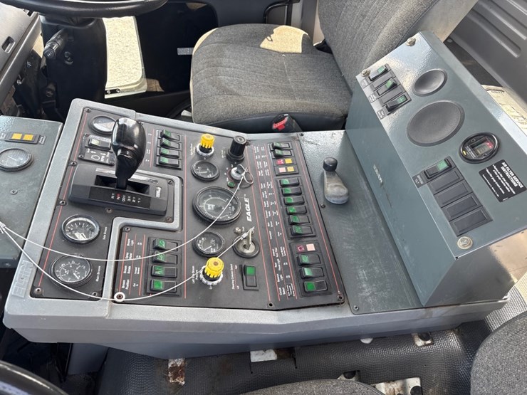 2009-gmc-t7500-image-8