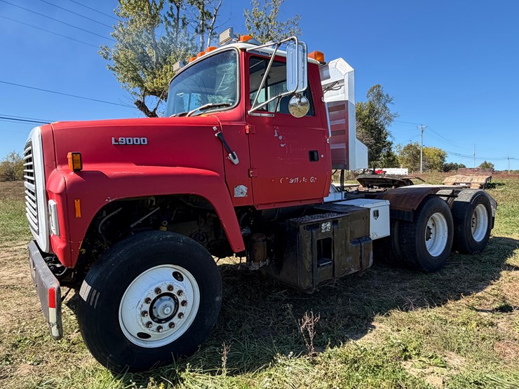 ford-l9000-image-1