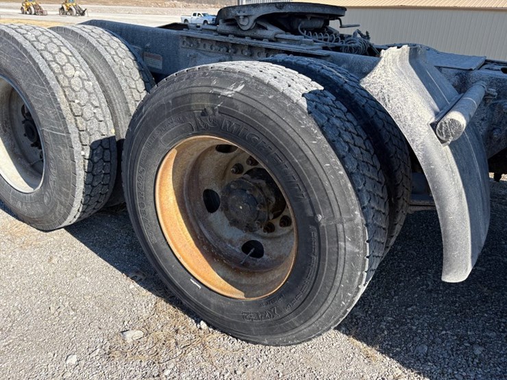 #29377-•-2018-freightliner-cascadia-tandem-axle-truck-tract-image-7