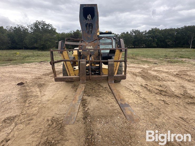 2014-caterpillar-tl1055c-image-2