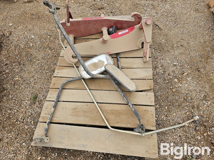 new-holland-tv140-image-6