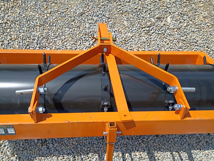 #l39-002-•-wolverine-3-point-roller-w/-spikes-image-6