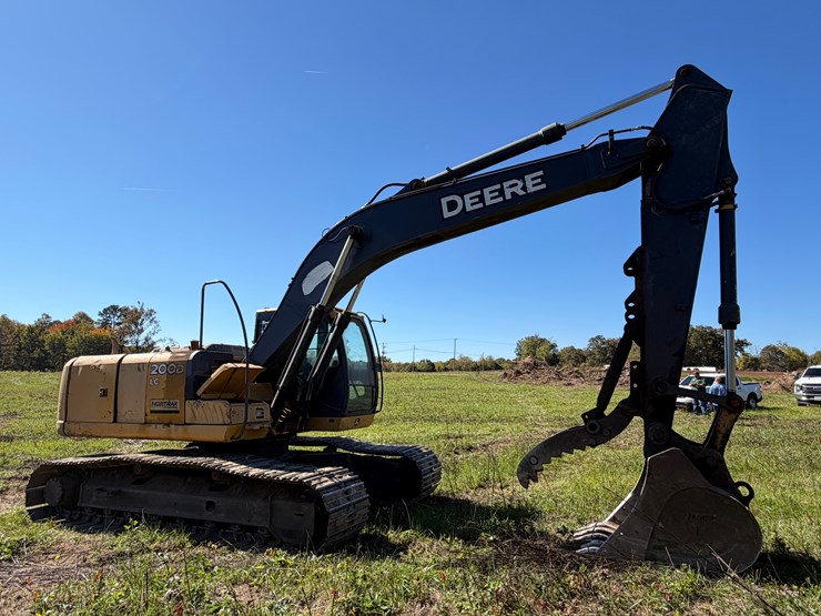 deere-200-lc-image-2