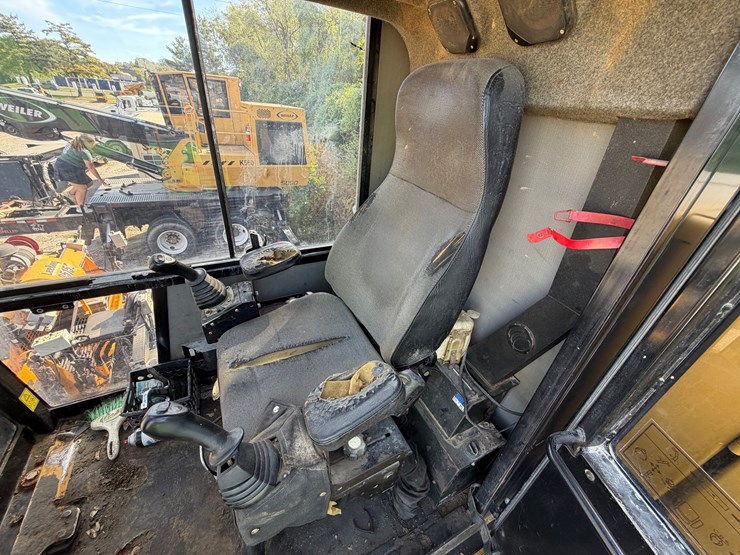 caterpillar-559c-image-45
