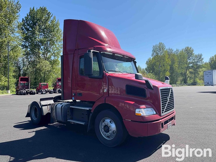 2017-volvo-vnm42t-truck-tractor-image-3
