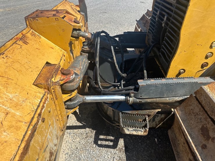 2014-deere-650k-lgp-image-11