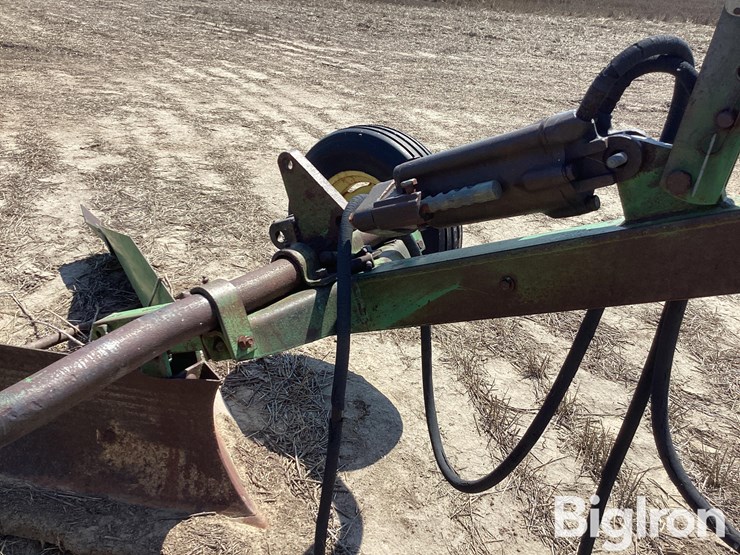 john-deere-12-image-12