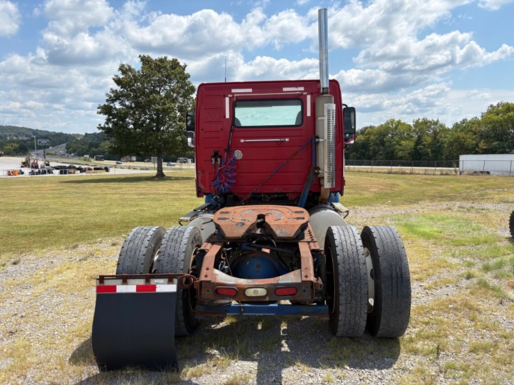 #29378-•-2005-volvo-single-axle-truck-tractor-image-6