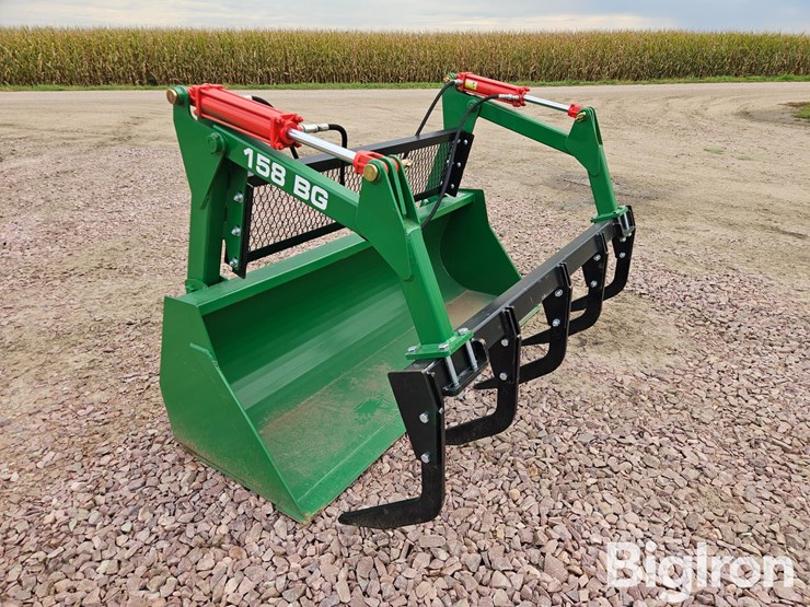 2024-john-deere-158-image-3