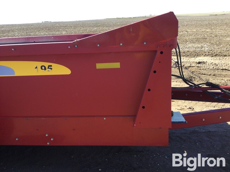 2015-new-holland-195-image-19