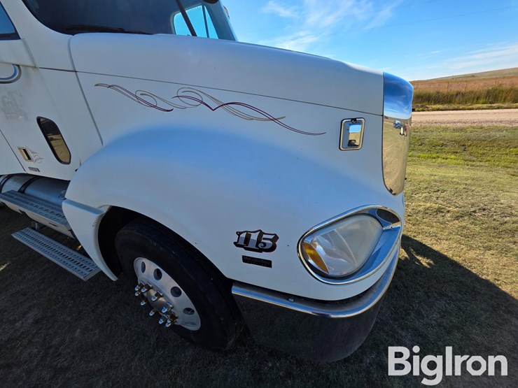 2011-freightliner-columbia-120-image-11