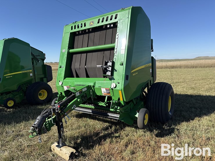 2022-john-deere-560m-image-1
