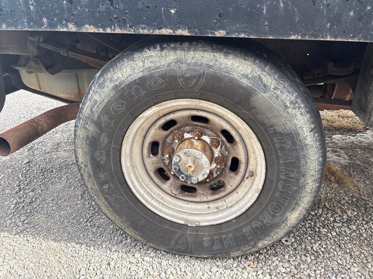 2004-ford-f350-xl-image-9
