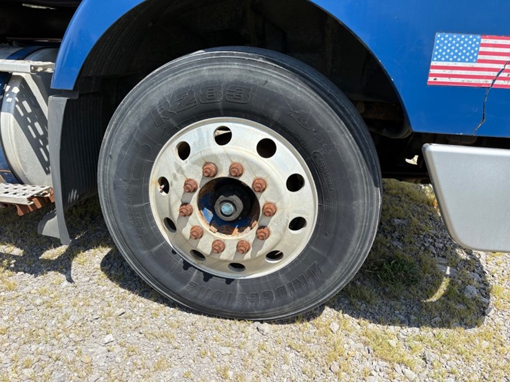 #29378-•-2005-volvo-single-axle-truck-tractor-image-14
