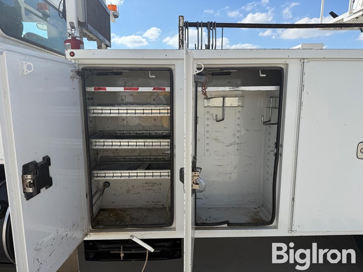 2016-peterbilt-337-image-15