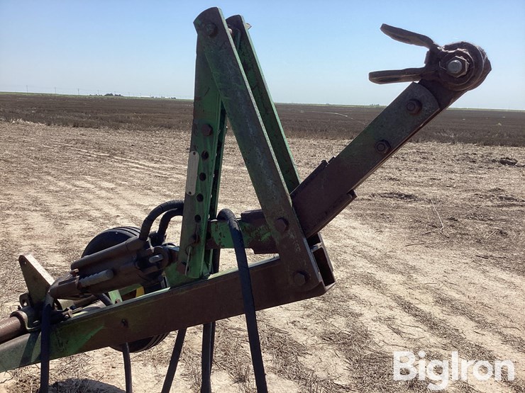 john-deere-12-image-13
