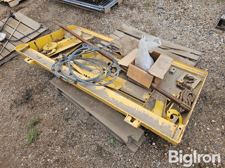 new-holland-tr75-image-1