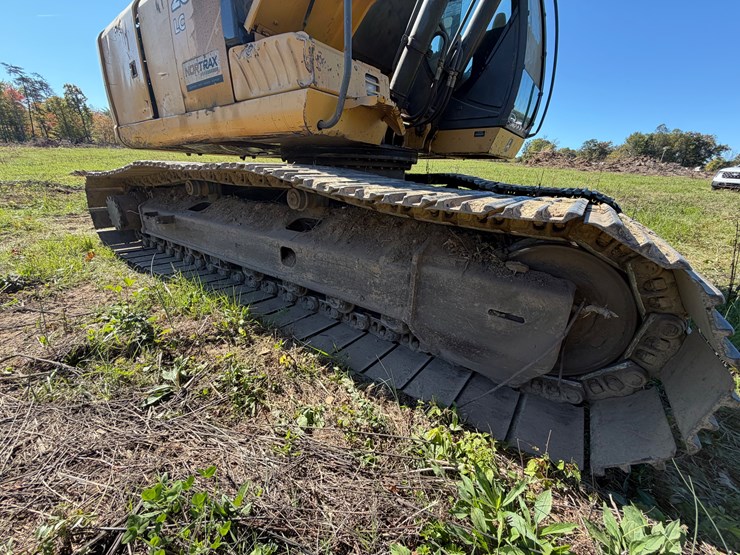 deere-200-lc-image-18