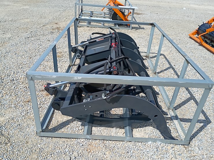 #l39-003-•-wolverine-brush-grapple-skid-steer-attachment-image-7