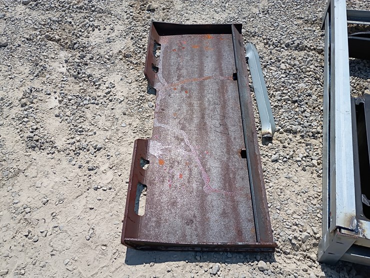 #l39-037-•-heavy-duty-mounting-plate-skid-steer-attachment-image-2