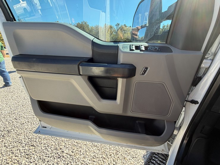 2017-ford-f450-xl-image-33