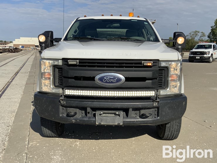 2017-ford-f350-xl-image-2