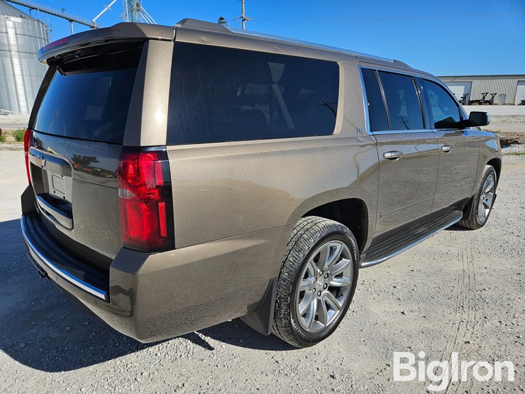 2016-chevrolet-suburban-image-5