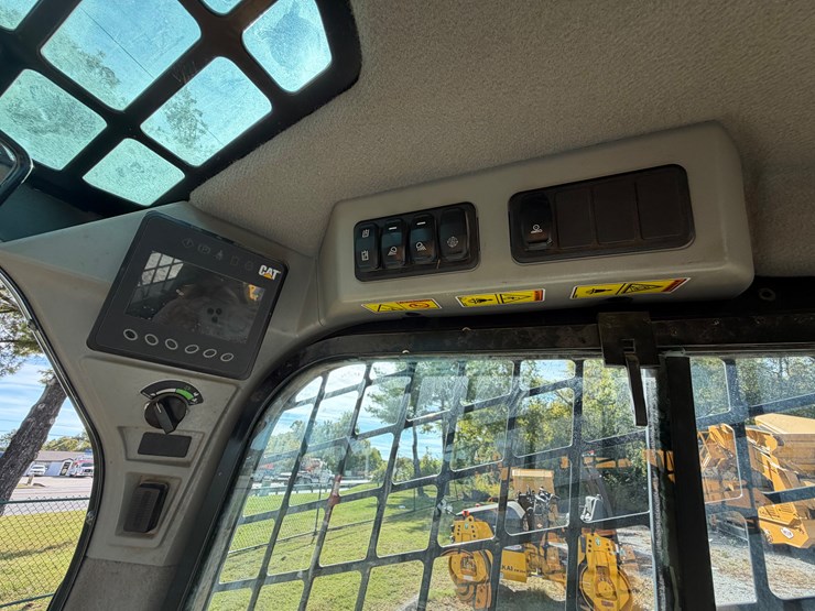 caterpillar-262d3-image-25