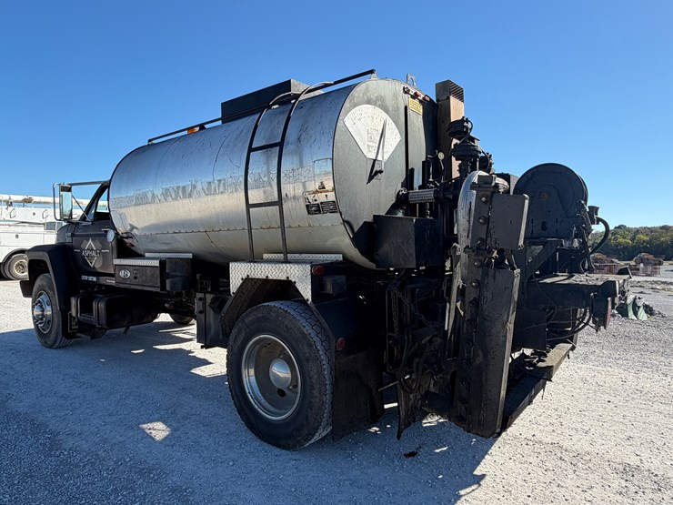 ford-f700-image-5