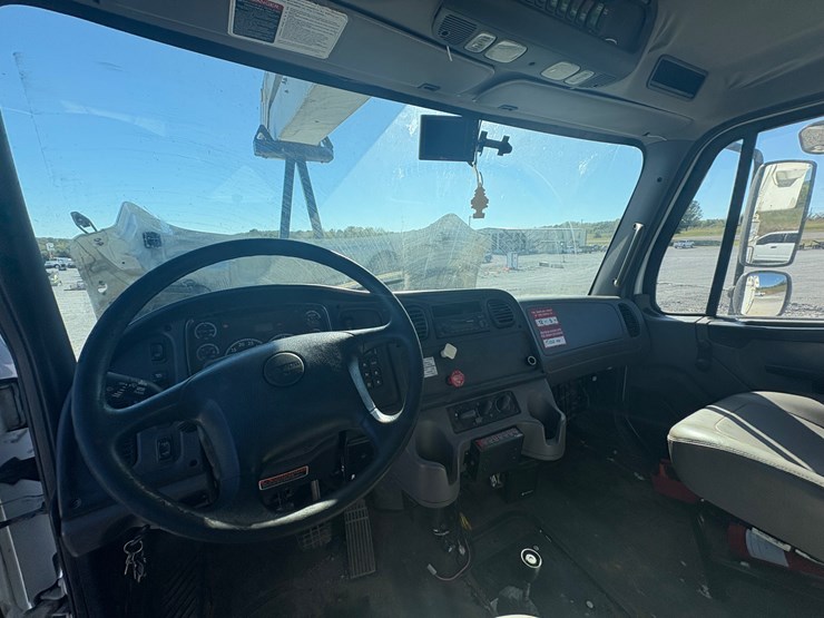 #29360-•-freightliner-m2-single-axle-bucket-truck-image-20